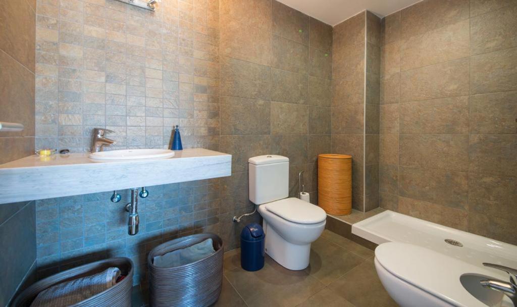 Magnificent Apartment Close To The Beach ซานต์อาเตรียเดเบซอซ ภายนอก รูปภาพ